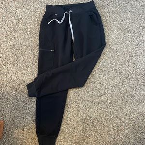 Black jogger fig bottoms small